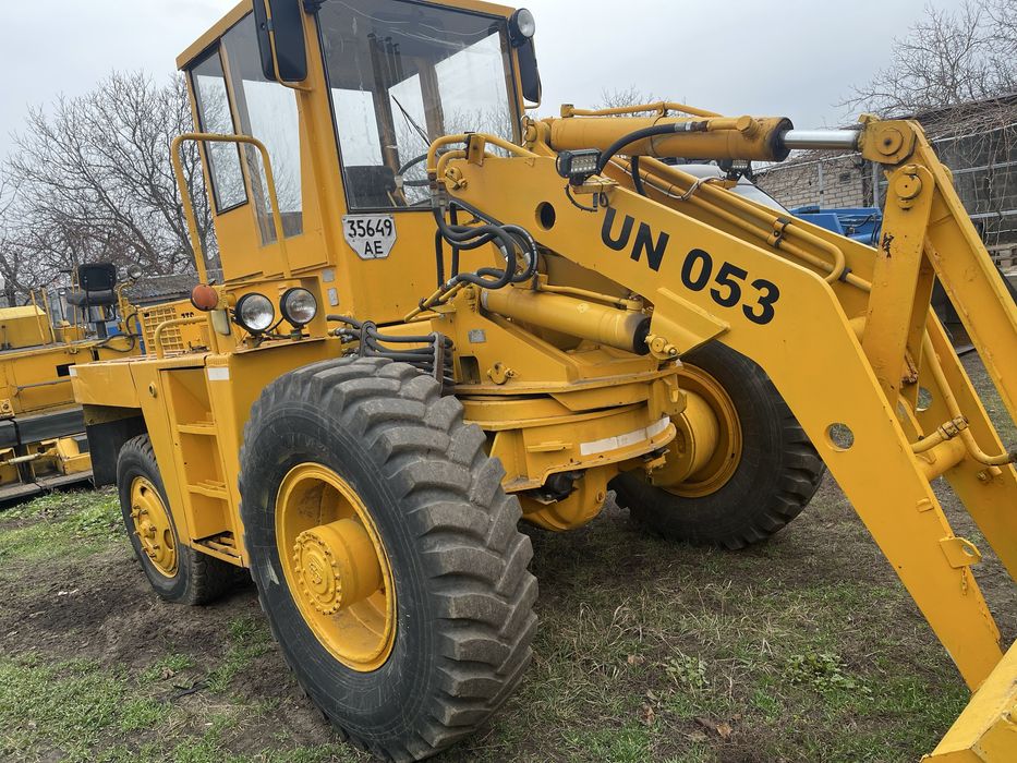 Фронтальный погрузчик UN 053  продам
