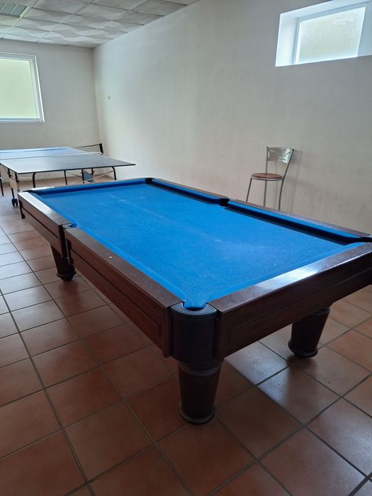Mesa de bilhar completa.