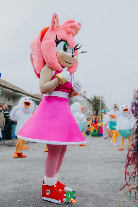 Mascote Amy Completo