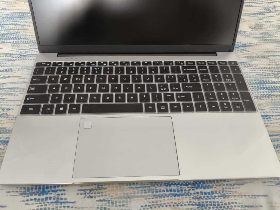 Portátil KuTech 15.6” NOVO | 16 GB RAM | 256 GB SSD | Windows 11 Pro