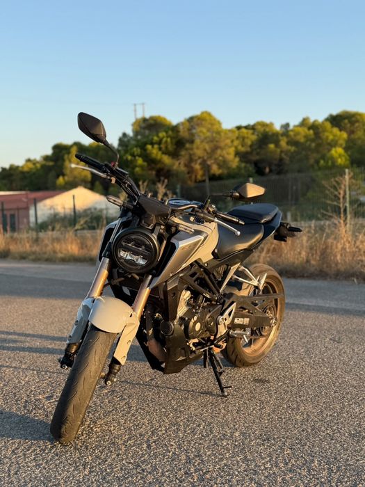 Moto cb125r 2023
