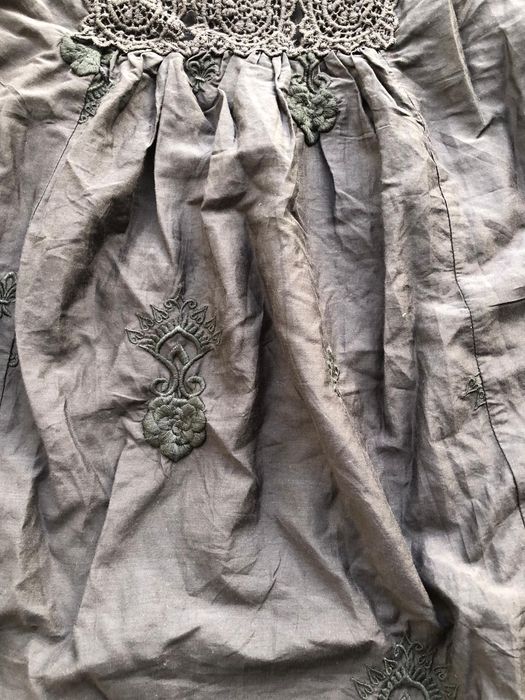 Vestido com aplicações bordadas Odd Molly