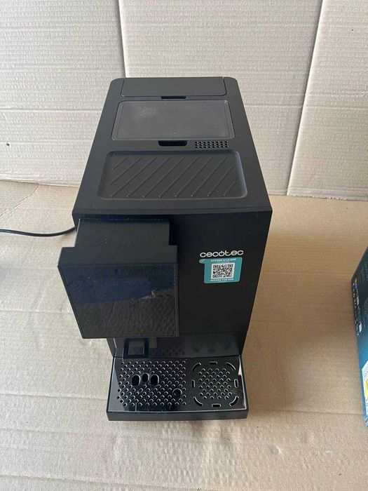 Cecotec Cremmaet Compactccino Connected / CremoMaticcino Connected.