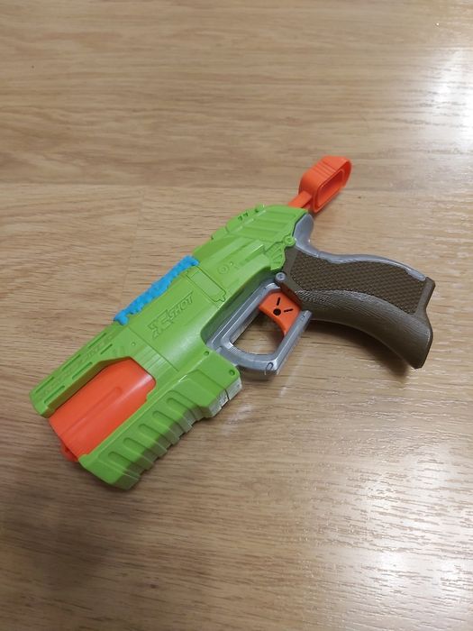 Продам детский, игрушечный пистолет