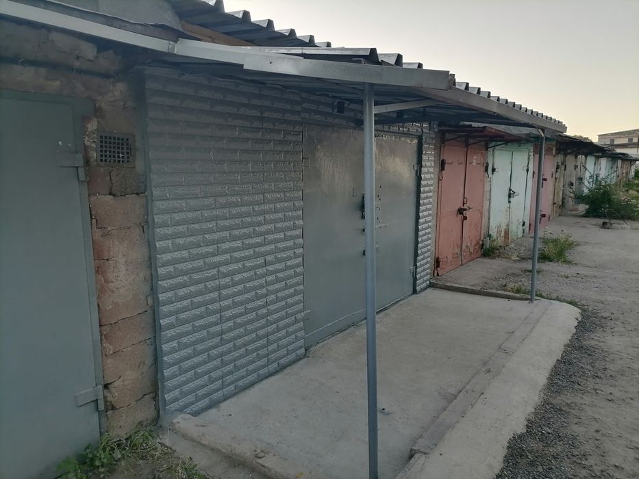 Продам капітальний гараж з документами на нерухомість