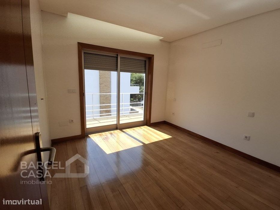 Moradia T4+1 Exclusiva em Tamel São Veríssimo | A 5 Minutos do Cent...