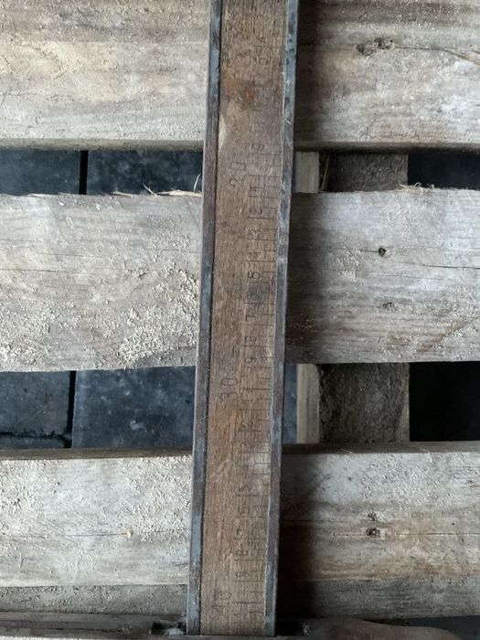 Stara drewniana suwmiarka