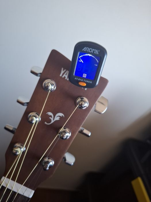 Yamaha F310 como nova
