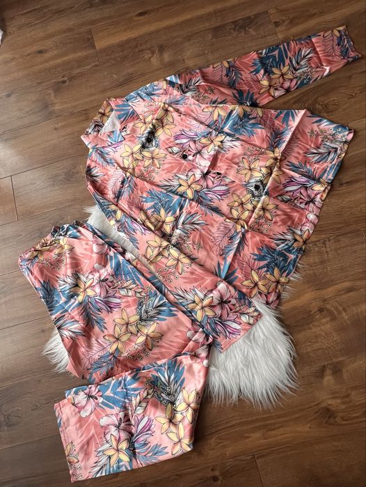 Piżama damska z atłasu