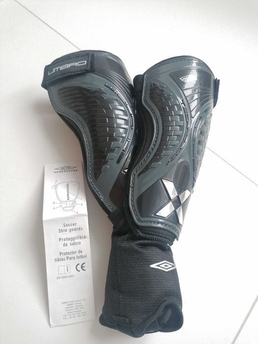 Ochraniacze sportowe Umbro piszczele, golenie rozm L nowe.