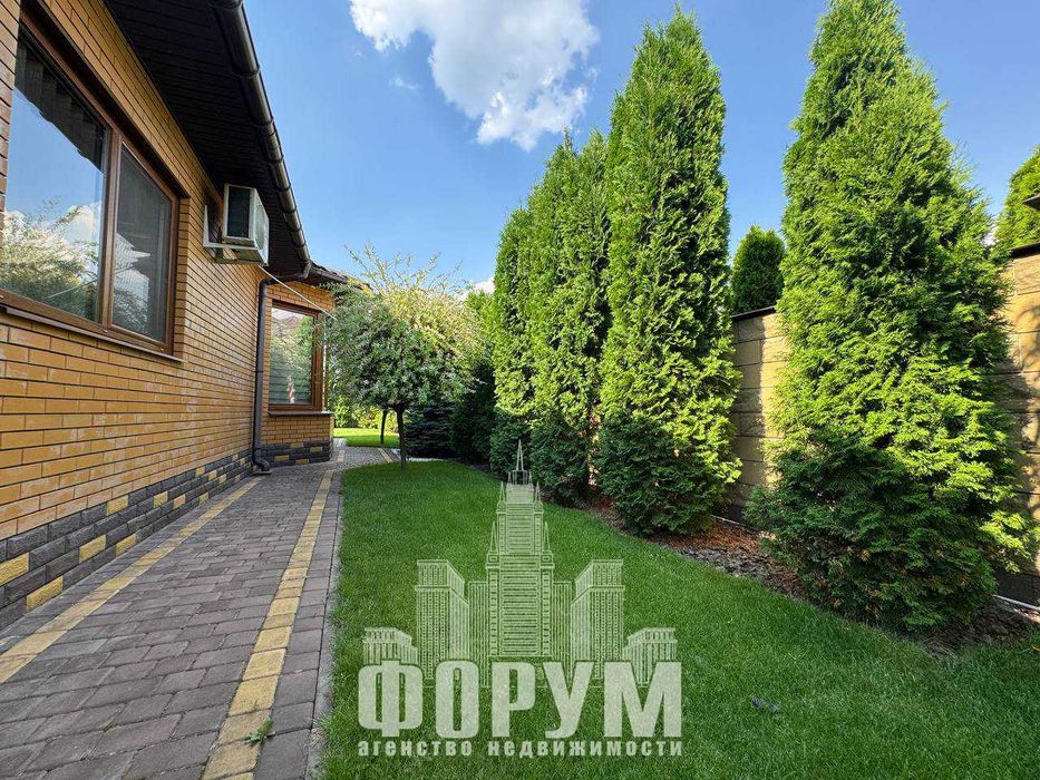 Современный дом в элитном поселке на Великом Лугу