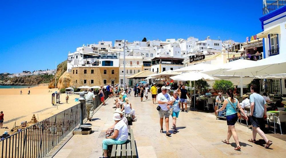 Albufeira_Zona calma_5 min a pé da Praia Peneco_WiFi_Tv Cabo