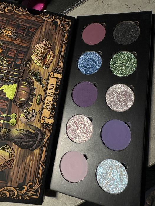 Shellwe Makeup paleta cieni do powiek Mist Witch