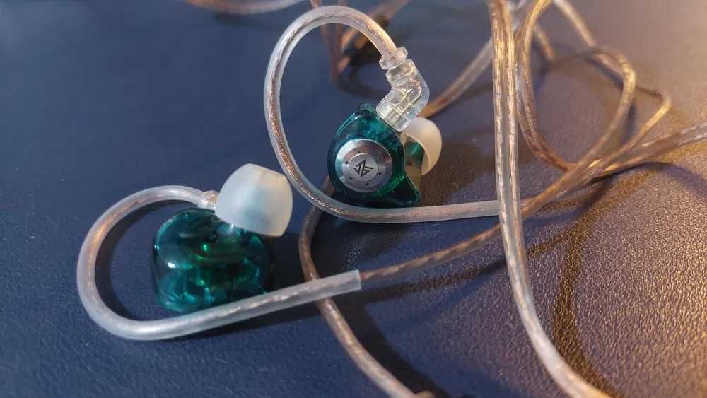 Fone de ouvido KZ EDX PRO com microfone e case