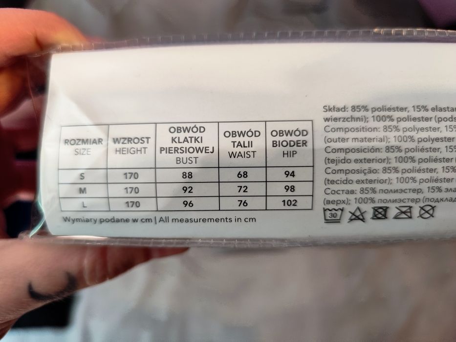 Czarny strój kąpielowy dwuczęściowy ze złotymi drobinkami