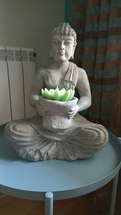 Buda grande decorativo