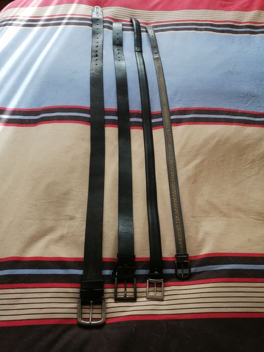 vários cintos homem e senhora