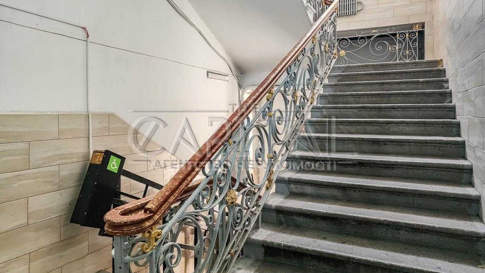 Продажа 4к Центр Чикаленка Пушкинская метро Театральная Шевченковский