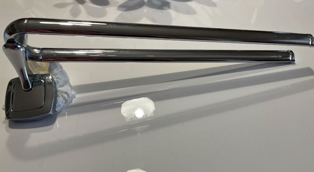 Toalheiro giratório com 2 barras - marca Roca