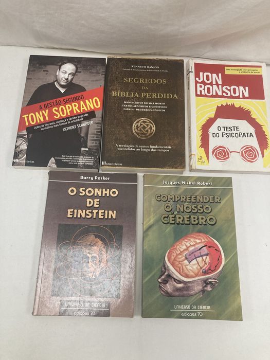 Livros vários, Contacto, de Carl Sagan