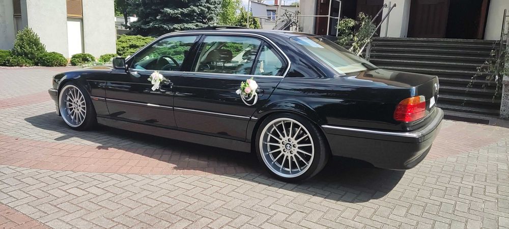 Wynajem auta z kierowcą do ślubu – BMW 750iL E38 (1999)