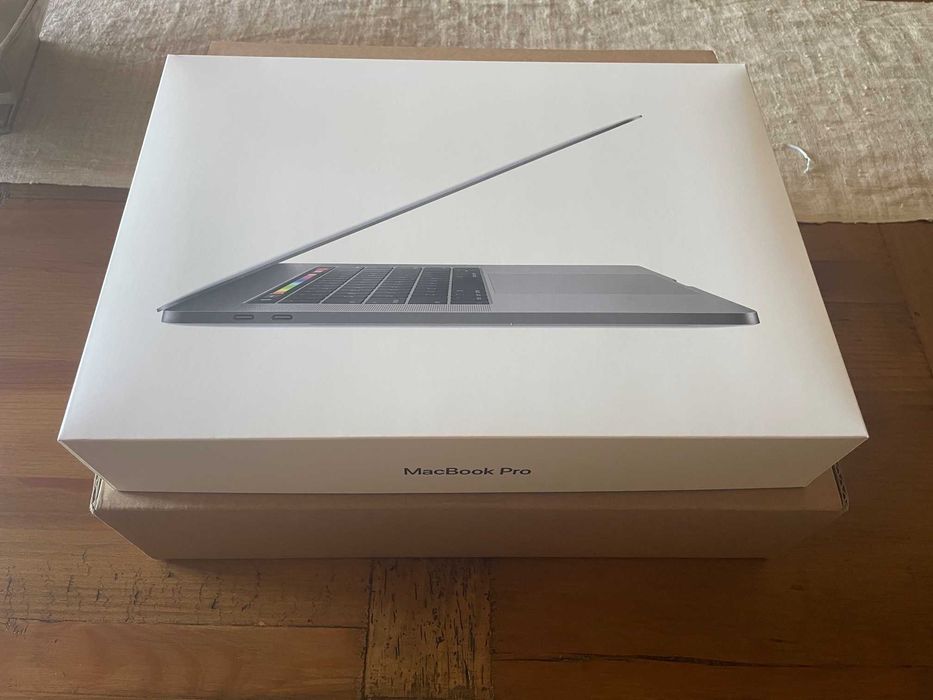 Macbook Pro 2018 com processador i7 e 16GB de RAM