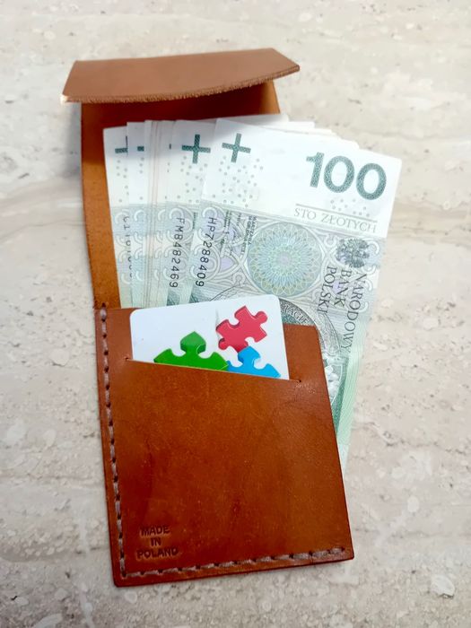 Minimalistyczny portfel ręcznie szyty ze skóry naturalnej