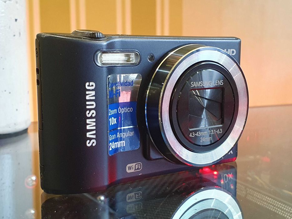 Цифровий фотоапарат Samsung WB30F з 16,2-мегапікселями , Wi-Fi
