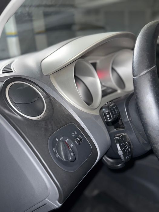 Carro em muito bom estado sem nada a fazer muito economico a gasolina