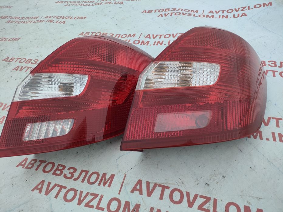 Skoda Fabia II 2007-2014 задні ліхтарі  5J6945096 5J6945112