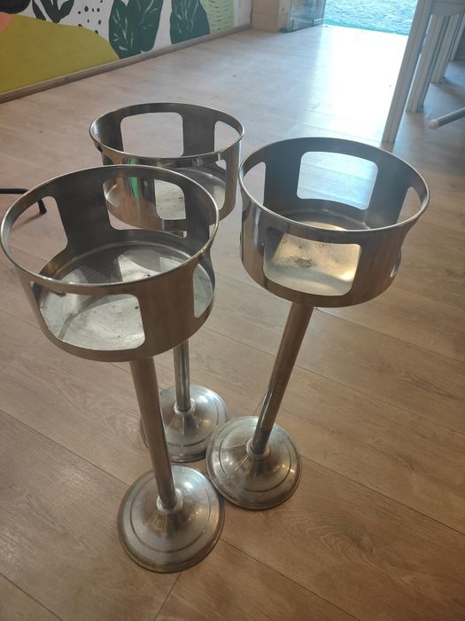 3 suportes de vinhos