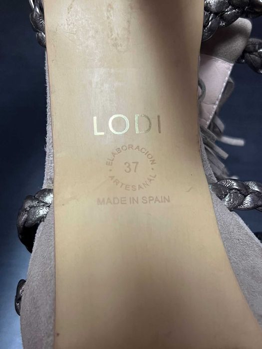 Sapatos Usados como Novos