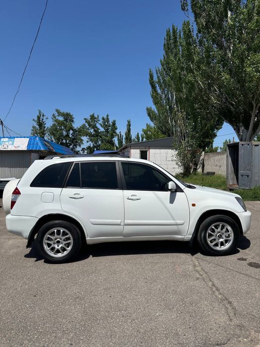 Продаю Чери тиго 2.4. На автомате
