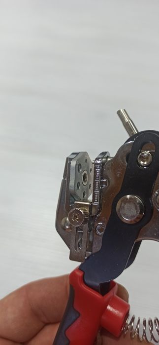 Діркопробивач дірокол револьверний пробивач отворів