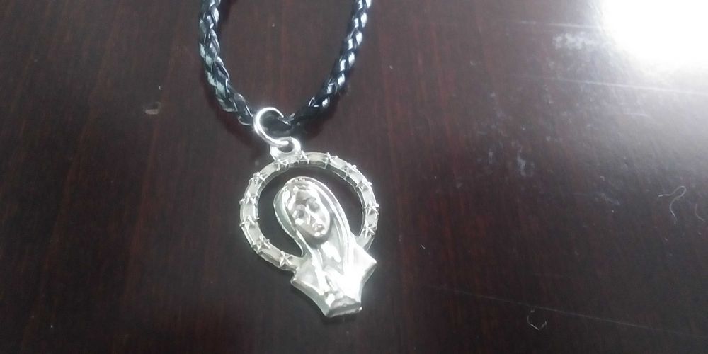 Medalik Maryja z gwiazdami Nowy