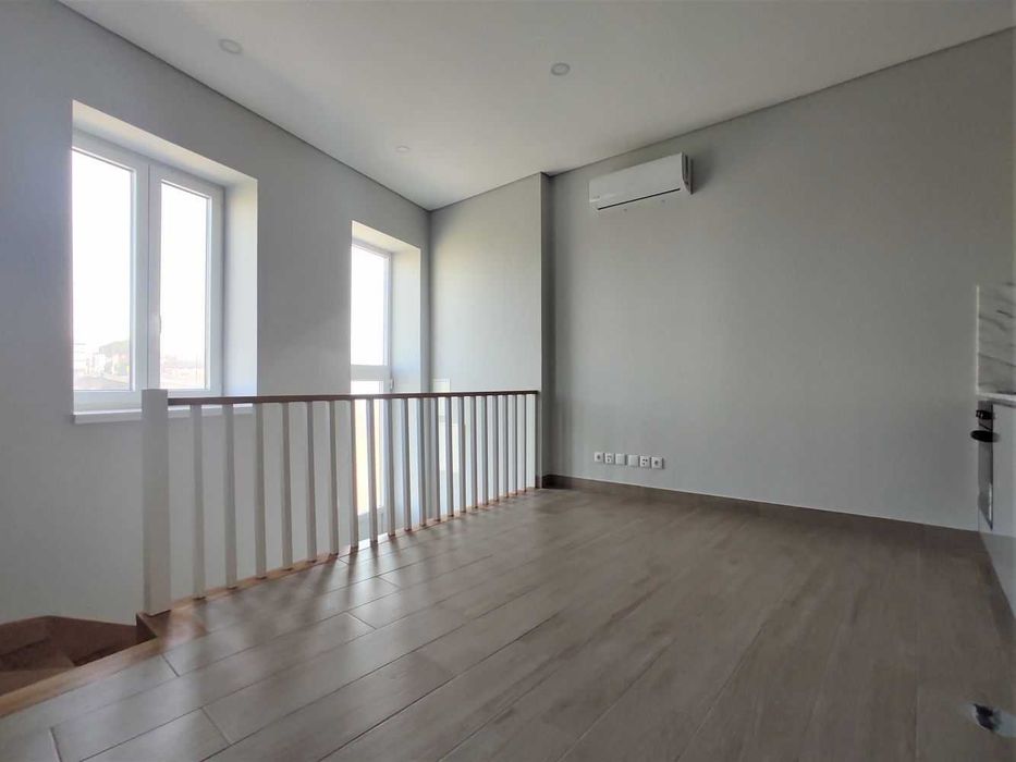 Apartamento com Entrada Independente ao Amial – Porto