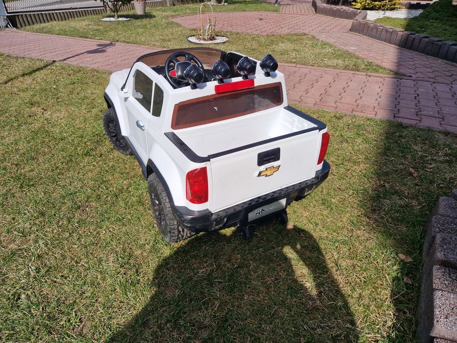 Samochodzik akumlatorowy