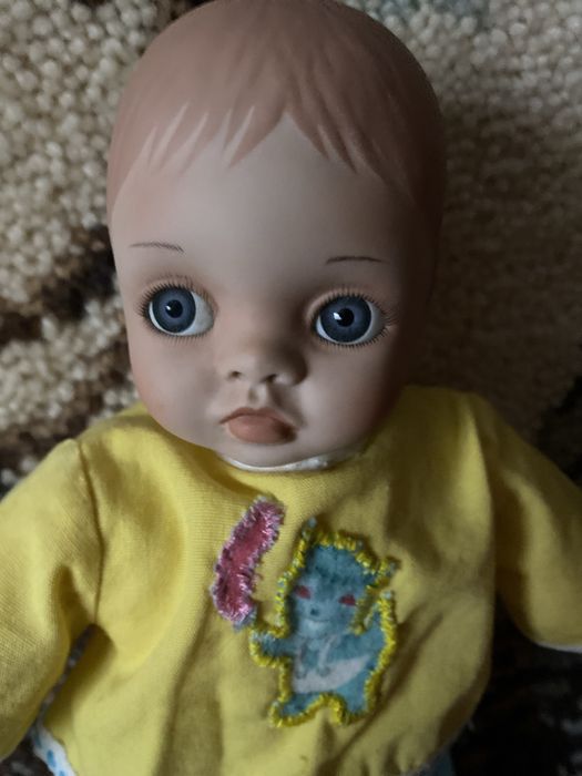 Фарфоровая кукла