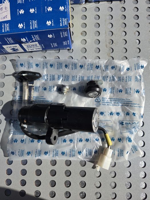 Комплект замків 3 в 1 Bajaj Boxer 125-150 PF232601