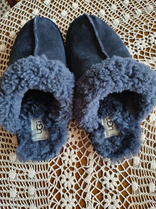 Oryginalne granatowe kapcie UGG