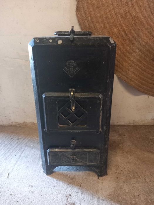 Salamandra e fogão,antiga, ferro fundido, totalmente funcional,  porto