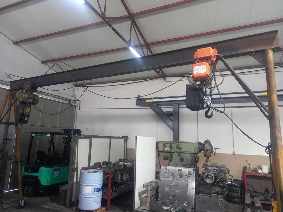 Pórtico com 2 guinchos de elevação
