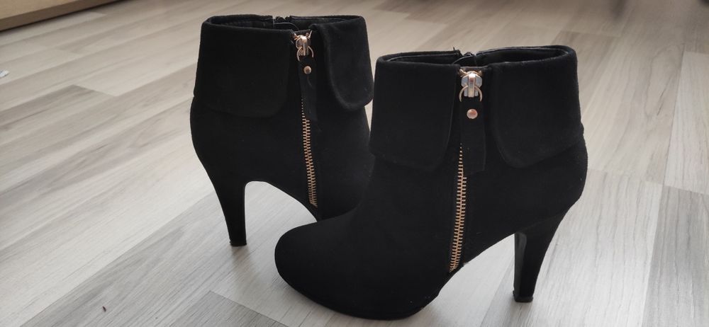 Buty zamszowe na zamek r. 37
