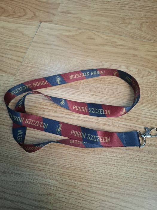 Smycz do kluczy, gadżet piłka nożna,Pogoń Szczecin