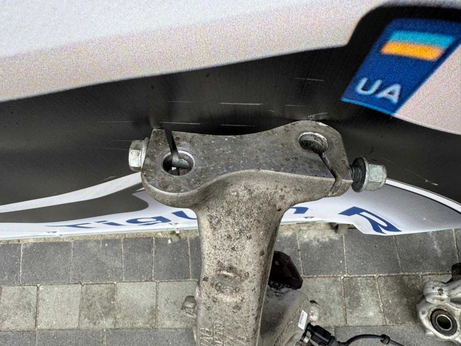 Цапфа поворотний кулак audi a4 b9 usa європа 8w0407559