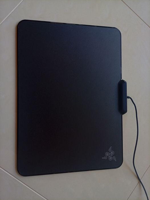 Razer Firefly – podkładka gamingowa RGB, stan jak nowa