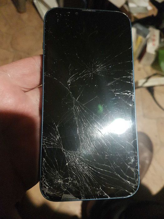 Продам iPhone 13