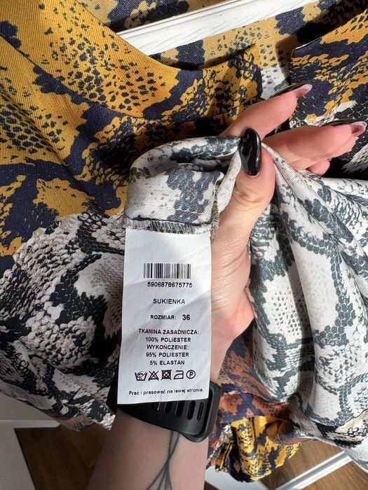 Sukienka midi w wężowy wzór szmizjerka animal print S Solar