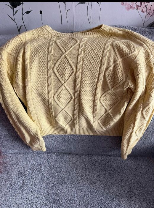 Sweter żółty ,lekkie wzorki