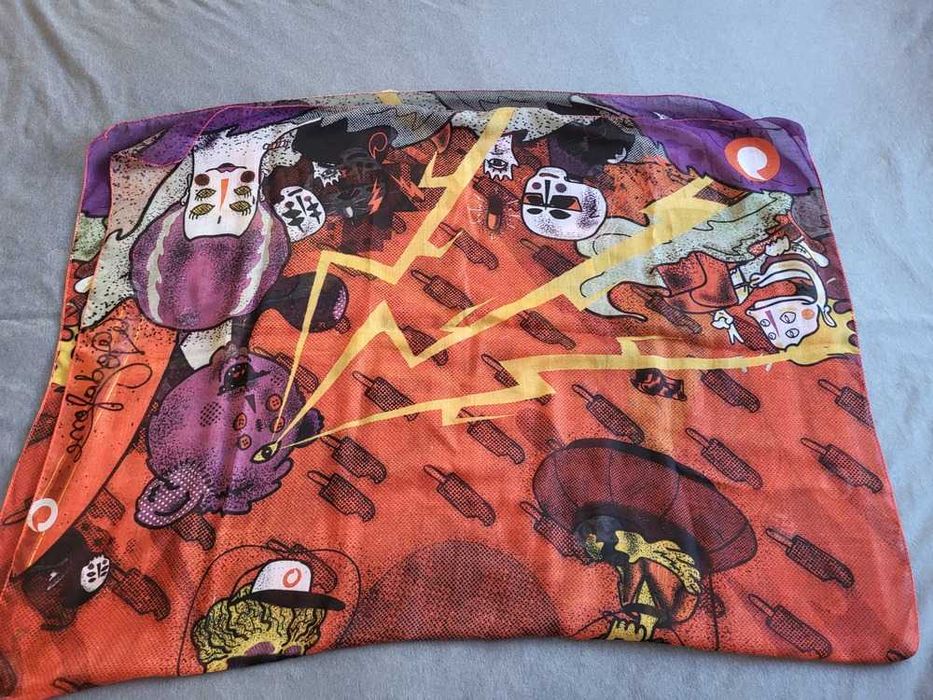 Lenço Grande em Seda da Vodafone